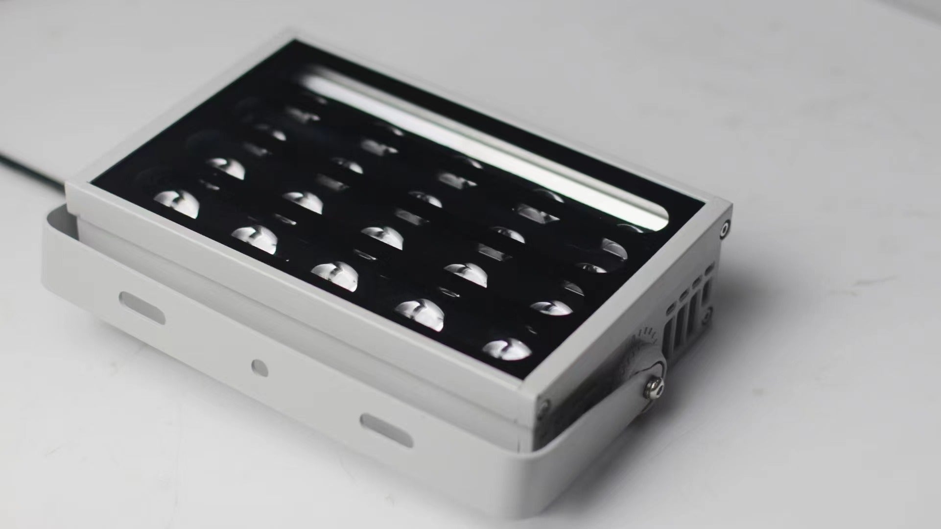 مصباح شجرة قوس قزح خارجي بإضاءة LED ملونة للمناظر الطبيعية 