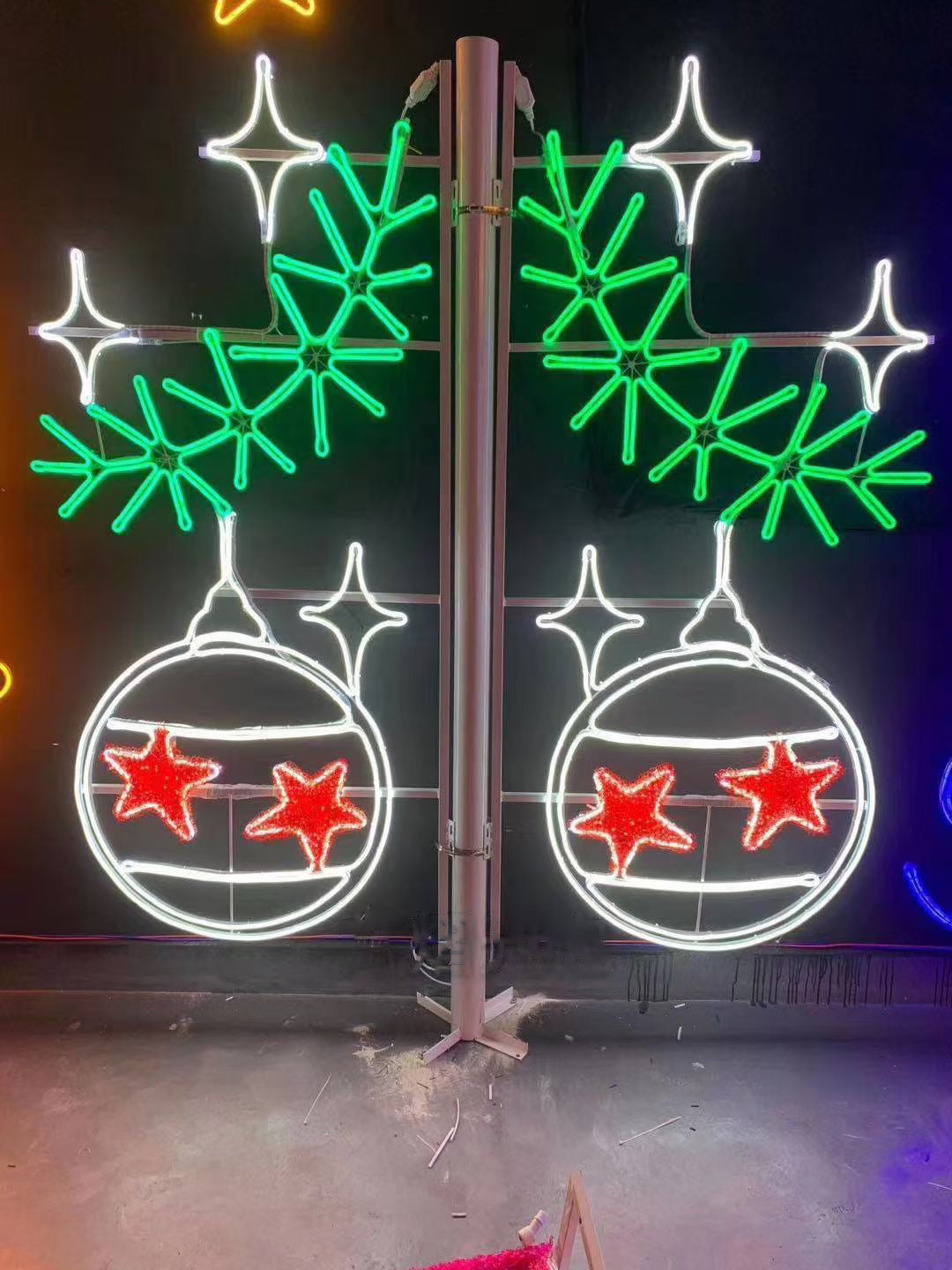 Outdoor Christmas ornament and snowflake street pole LED motif light