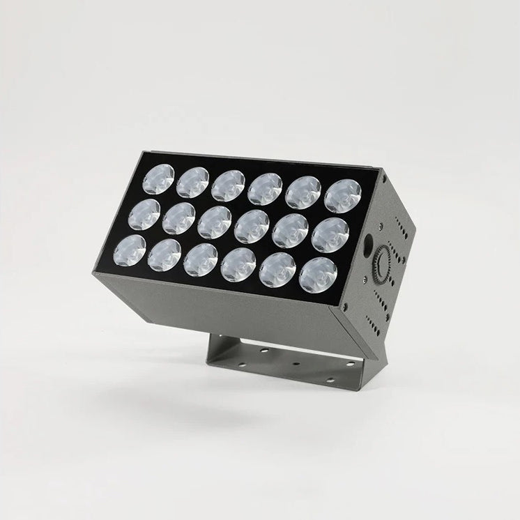 Long-distance LED spotlight with 24V DC and AC voltage options
