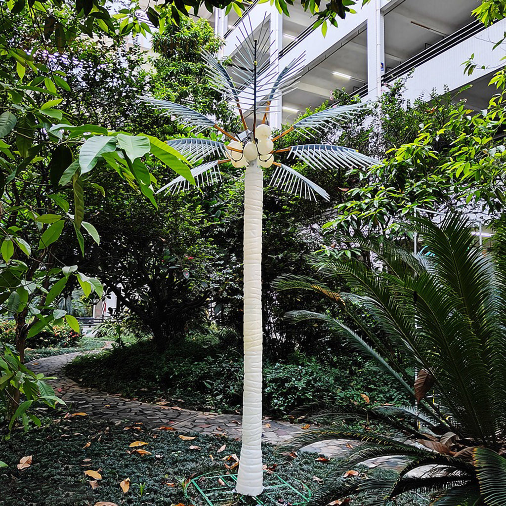 Warm LED icicle lights for trees