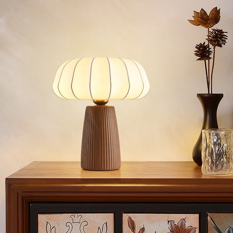 Creative pink ceramic table lamp warm bedroom bedside decoration night light