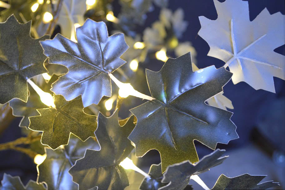 Simulation maple leaf for LED tree lights