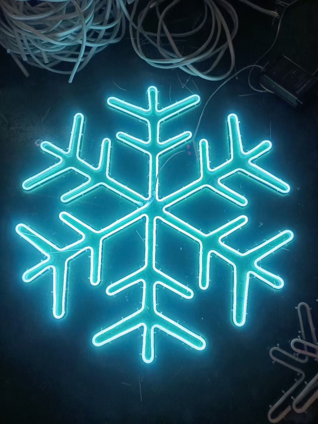 أضواء نيون LED ندفة الثلج مقاس 24 بوصة