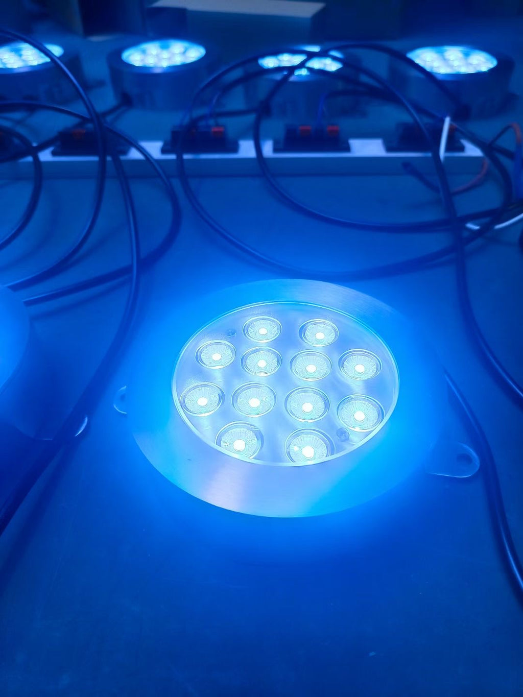 Fish tank underwater light for aquarium display